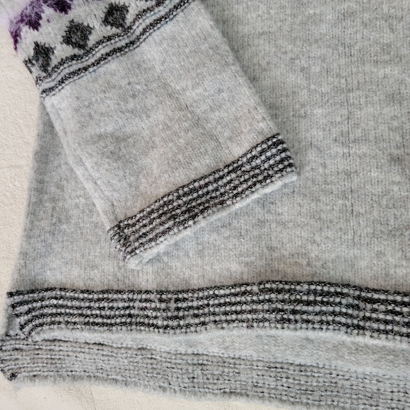 Time and Tru Heather Gray and Violet Patterned Crewneck Sweater Super Soft - Picture 4 of 8